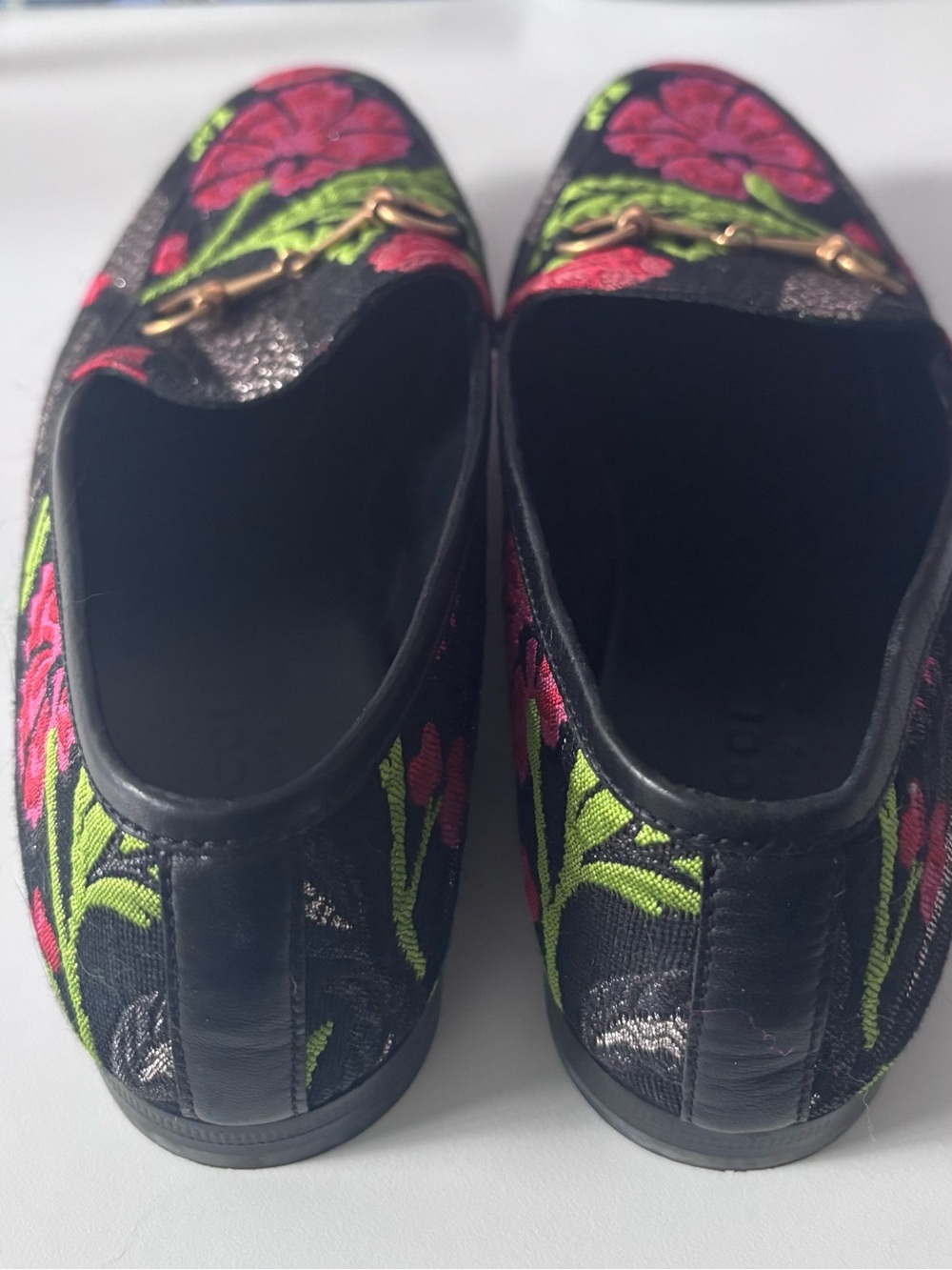 Gucci Embroidered Black Loafers with Pink Floral Design - Picture 3 of 5